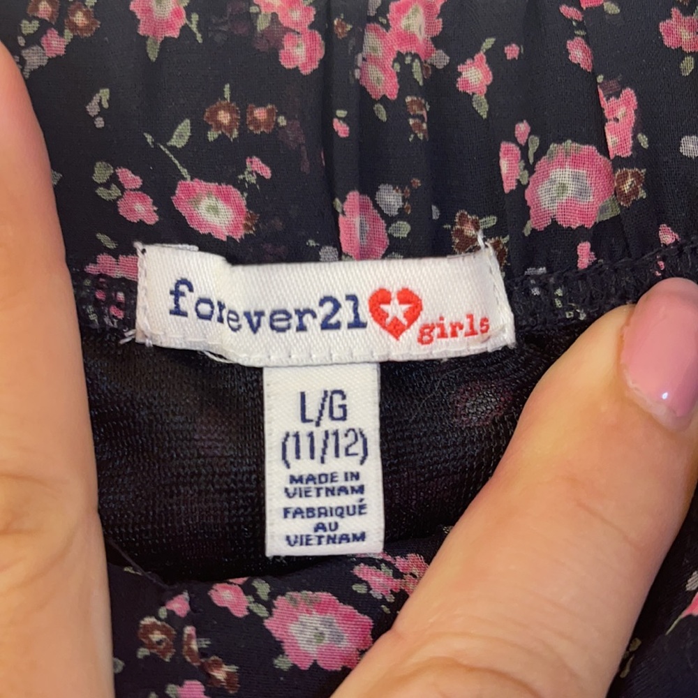Forever 21 brand. Youth size 11/12. floral ruffled dress shorts. - Picture 4 of 4